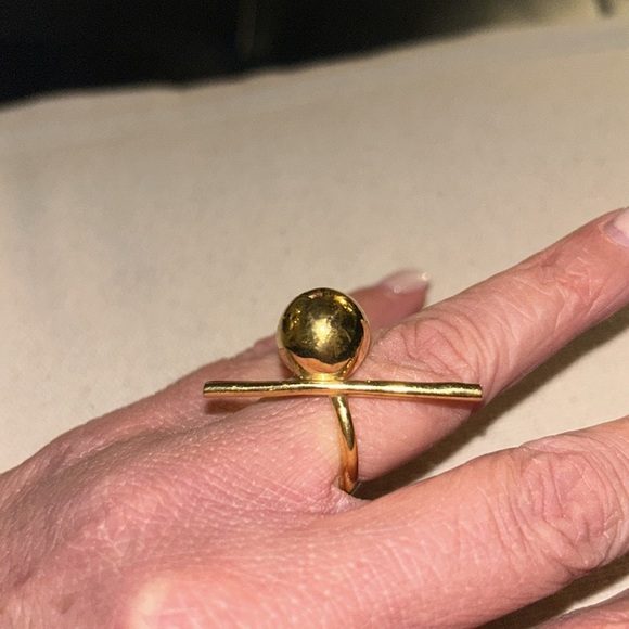 Elegant Gold-Tone Ring - Picture 2 of 6